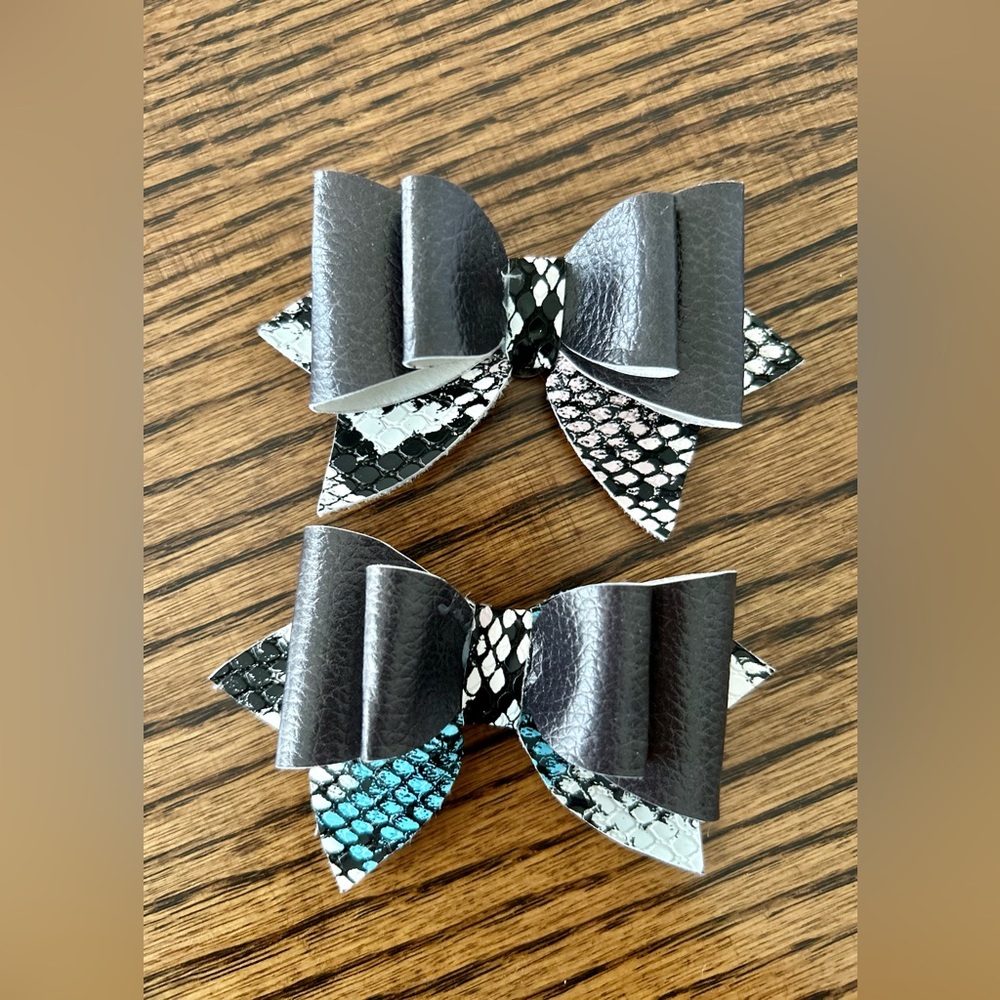 SOLD•Shoe Clips